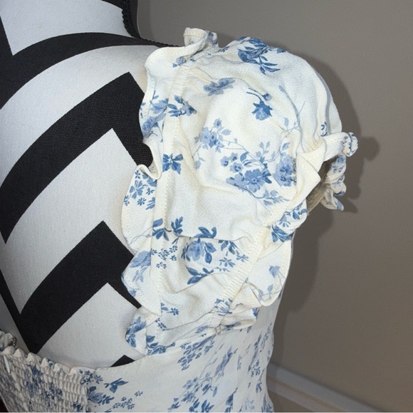 REFORMATION Pacey Dress Blue Floral Mini Dress Short Sleeve size 2 - Picture 8 of 10